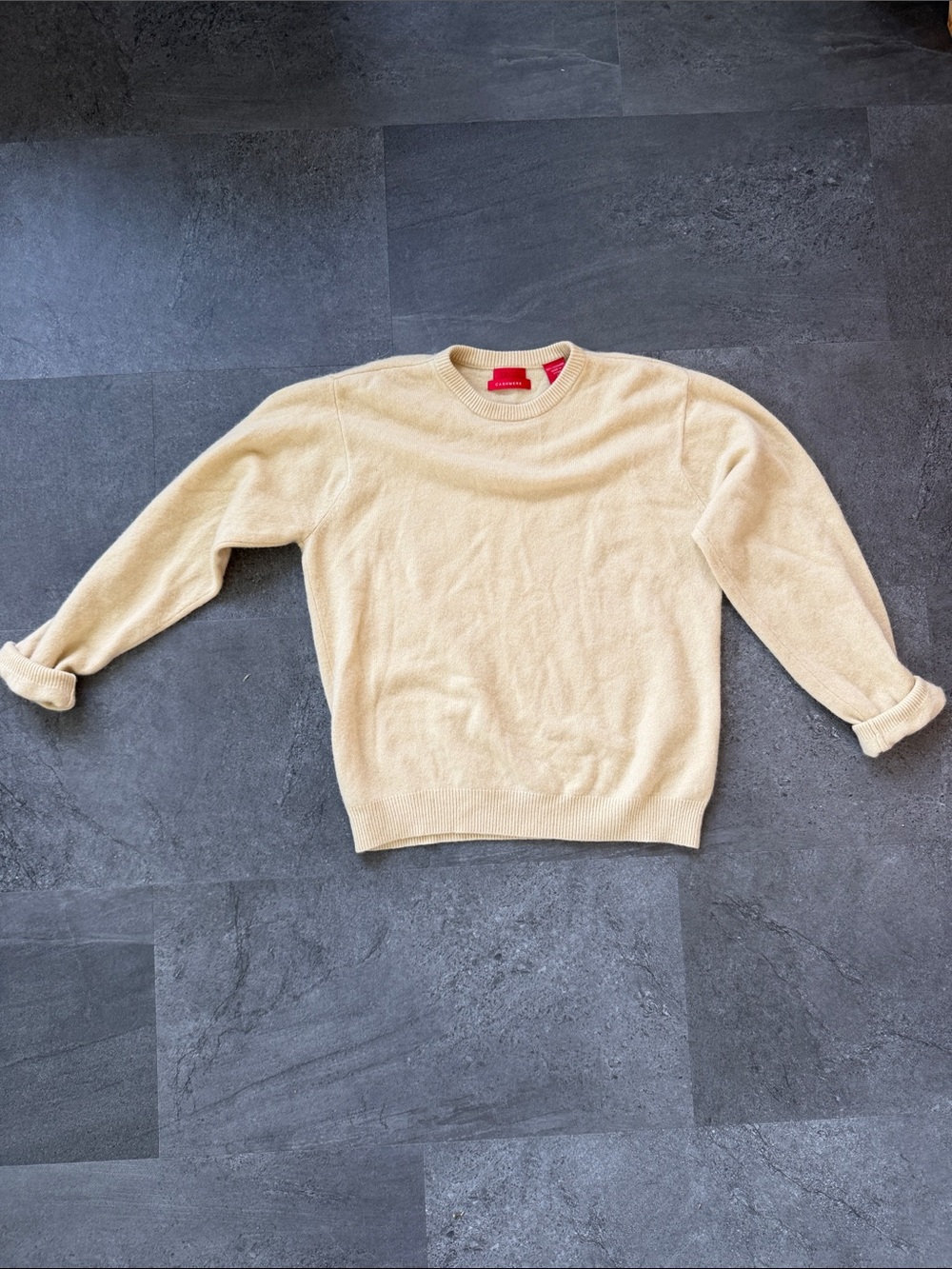 100% cashmere yellow gold crew neck lovely sweater 🥰